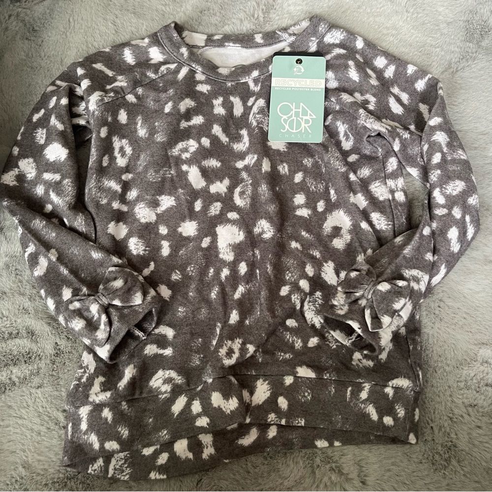 NWT Chaser girls crewneck with bow on the sleeves size 6